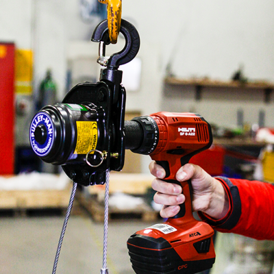 Pulleyman mit Hilti Bohrmaschine
